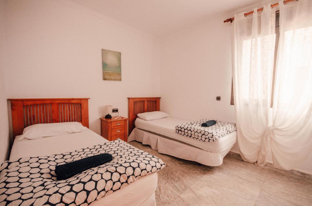 Chambre Lits Jumeaux avec Salle de Bains Commune