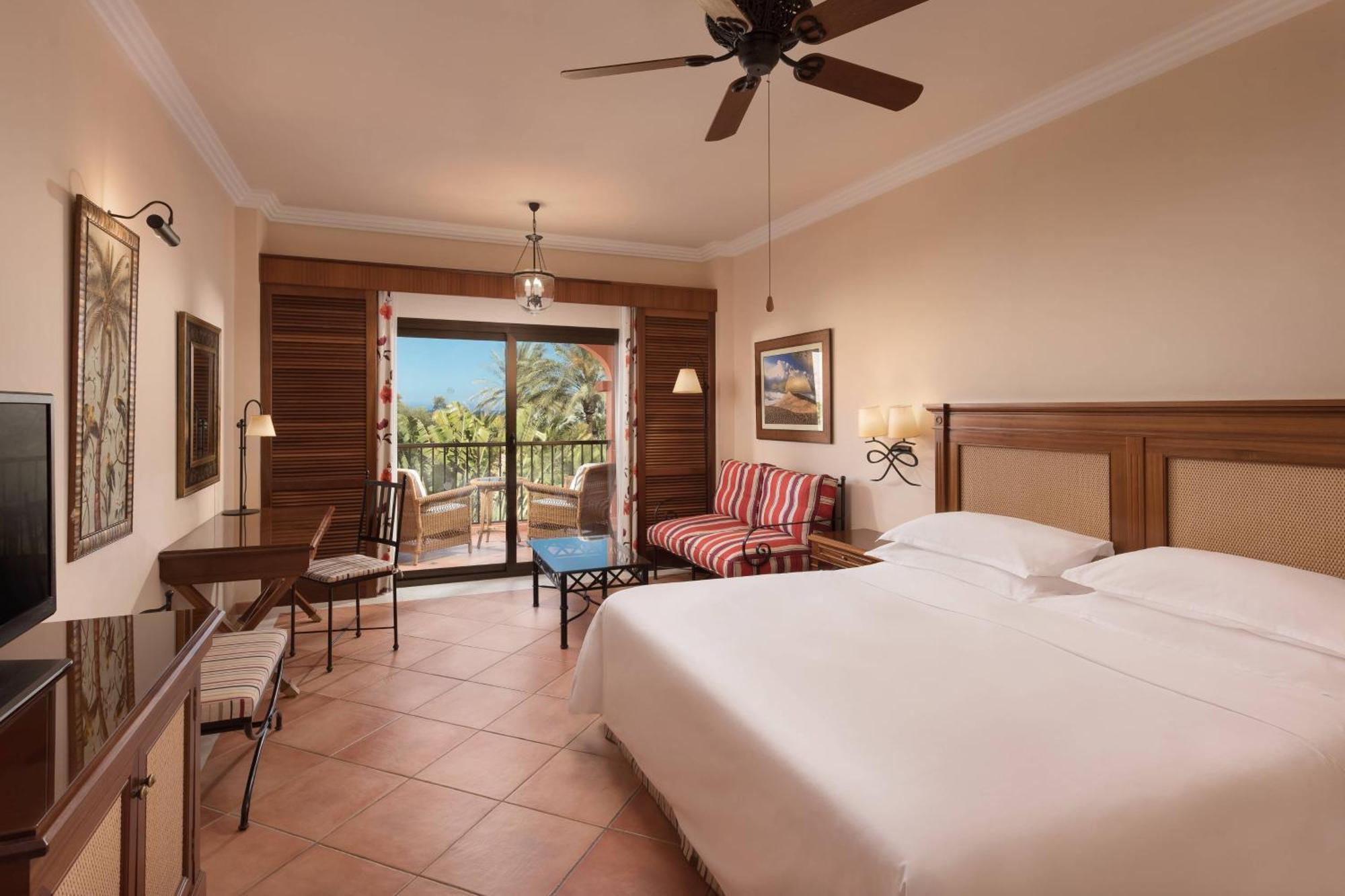 Premium Family Room (2 adults + 2 children),1556525878:JPEG