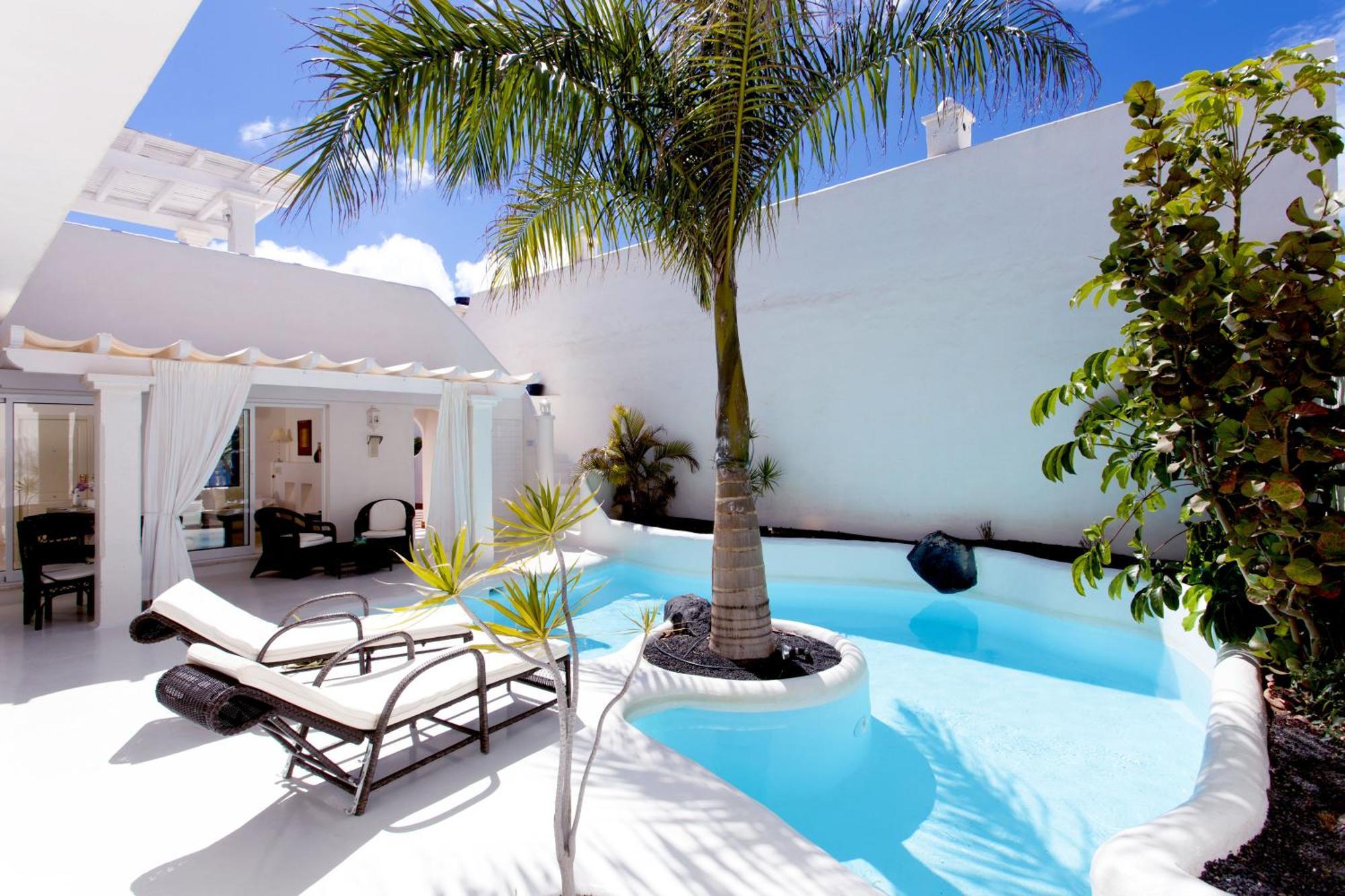 Premier Three-Bedroom Villa Private Pool Garden,719445844:JPEG