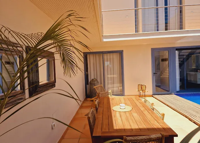 Villa Flora, mit eigenem Pool und Meerblick